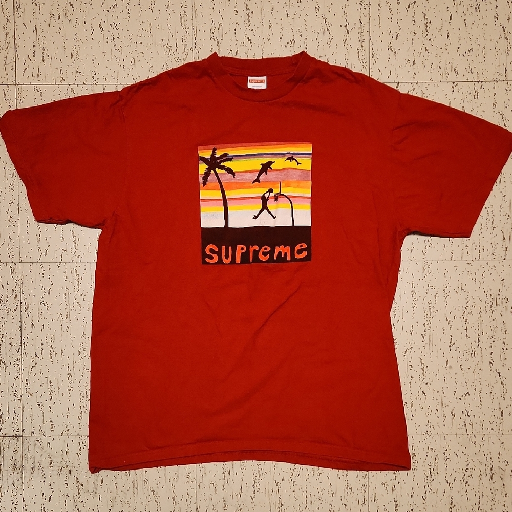 Supreme Red Spellout Beach Logo Dunk Crewneck T-Shirt